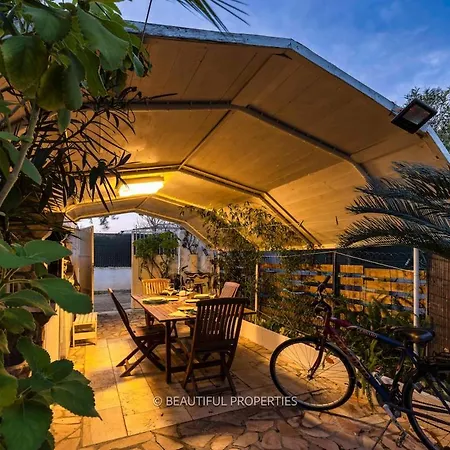 Cozy Refuge - Patio- 2 Minute Walk To The Sea Appartement Quartu SantʼElena