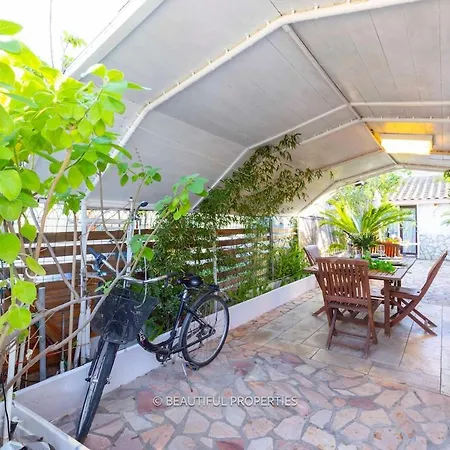 Cozy Refuge - Patio- 2 Minute Walk To The Sea Appartement Quartu SantʼElena